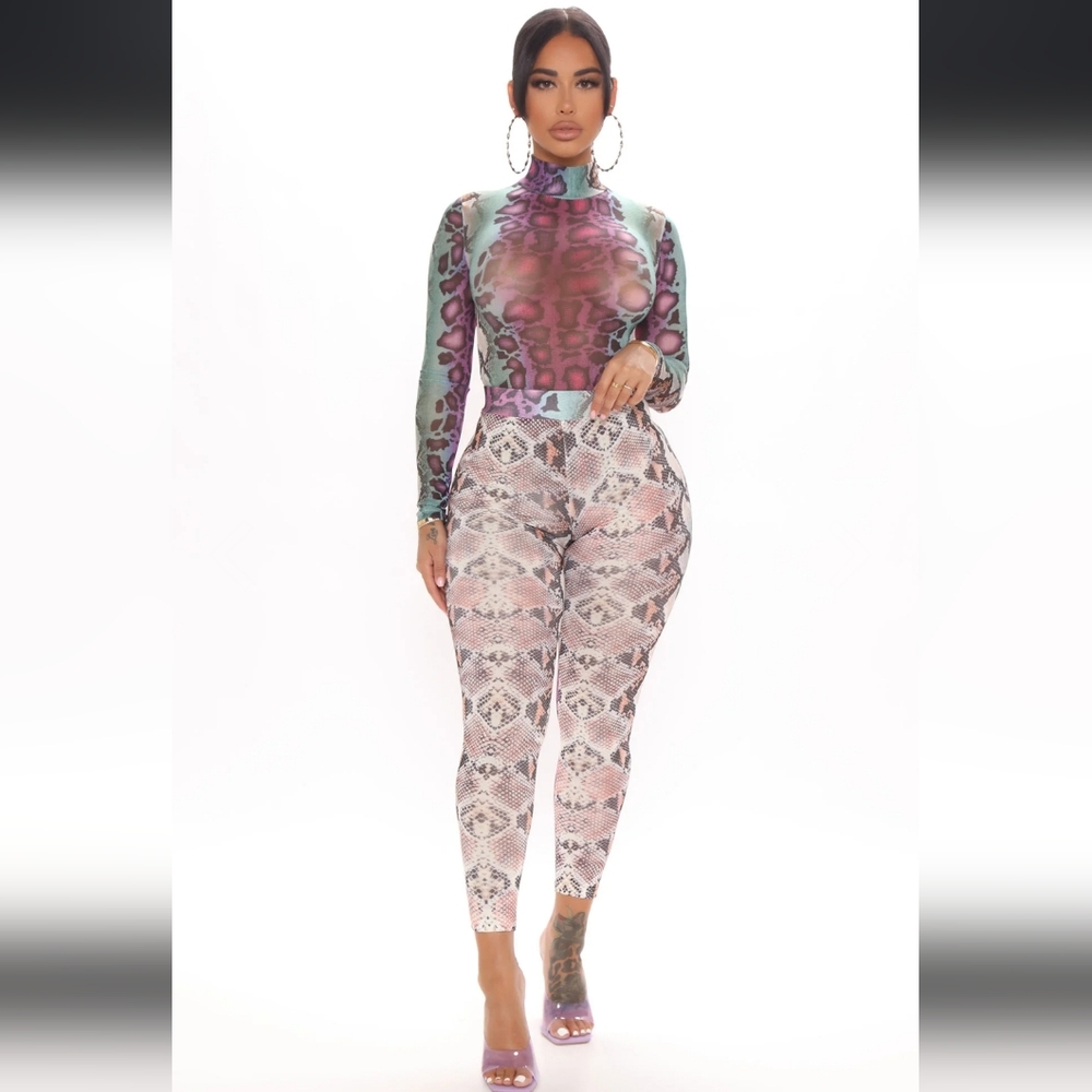 Fashion Nova - Slither to Me legging set - sz XS